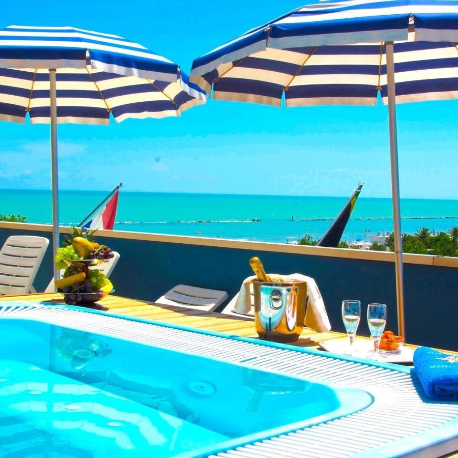 Hotel Holiday Мартинсикуро Екстериор снимка