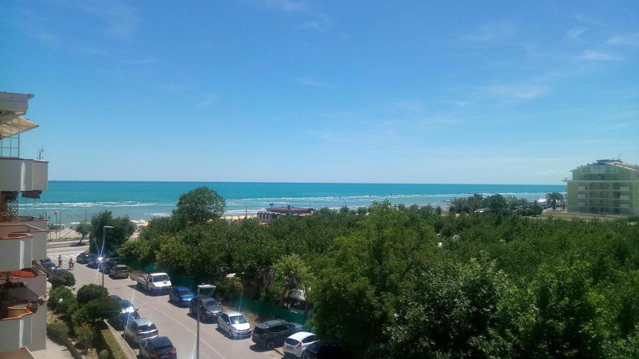 Hotel Holiday Мартинсикуро Екстериор снимка