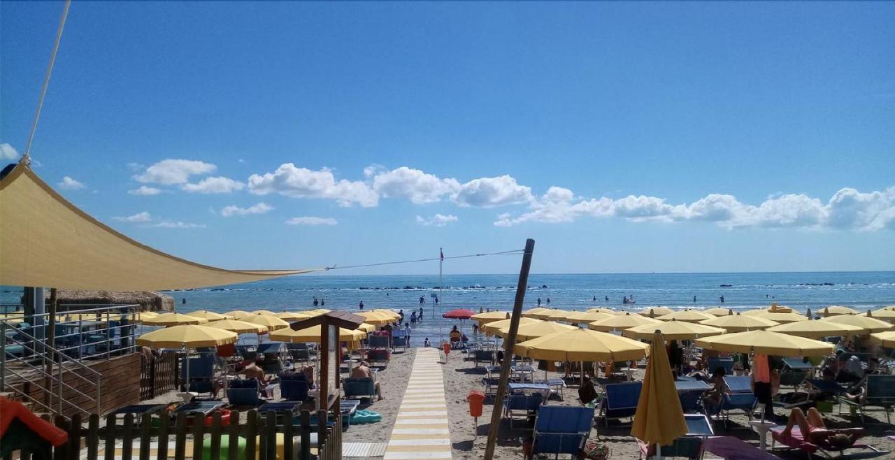 Hotel Holiday Мартинсикуро Екстериор снимка