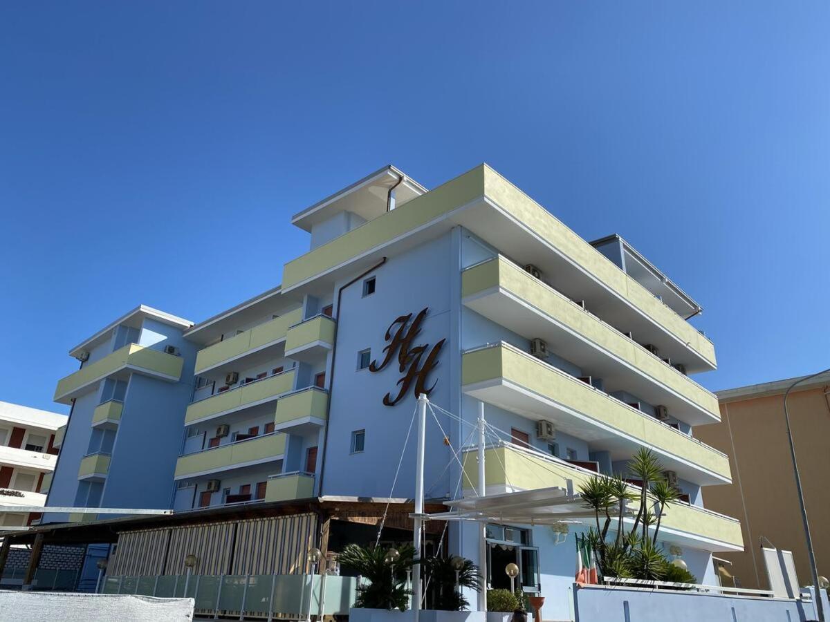 Hotel Holiday Мартинсикуро Екстериор снимка