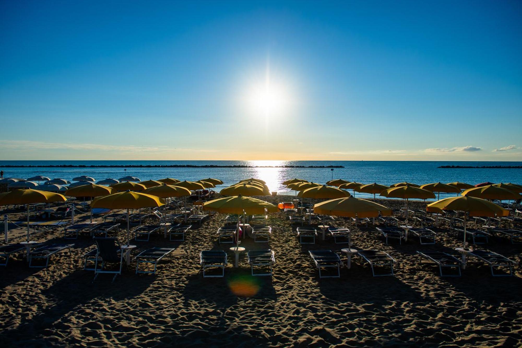 Hotel Holiday Мартинсикуро Екстериор снимка