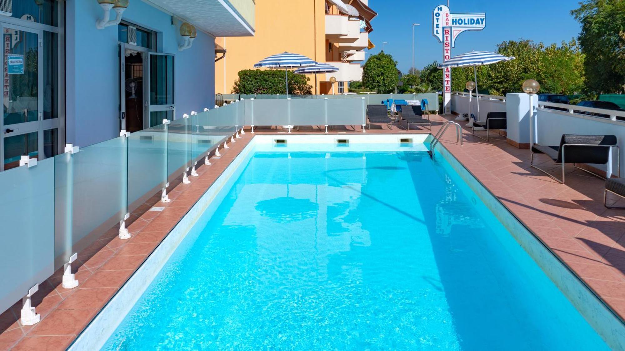 Hotel Holiday Мартинсикуро Екстериор снимка