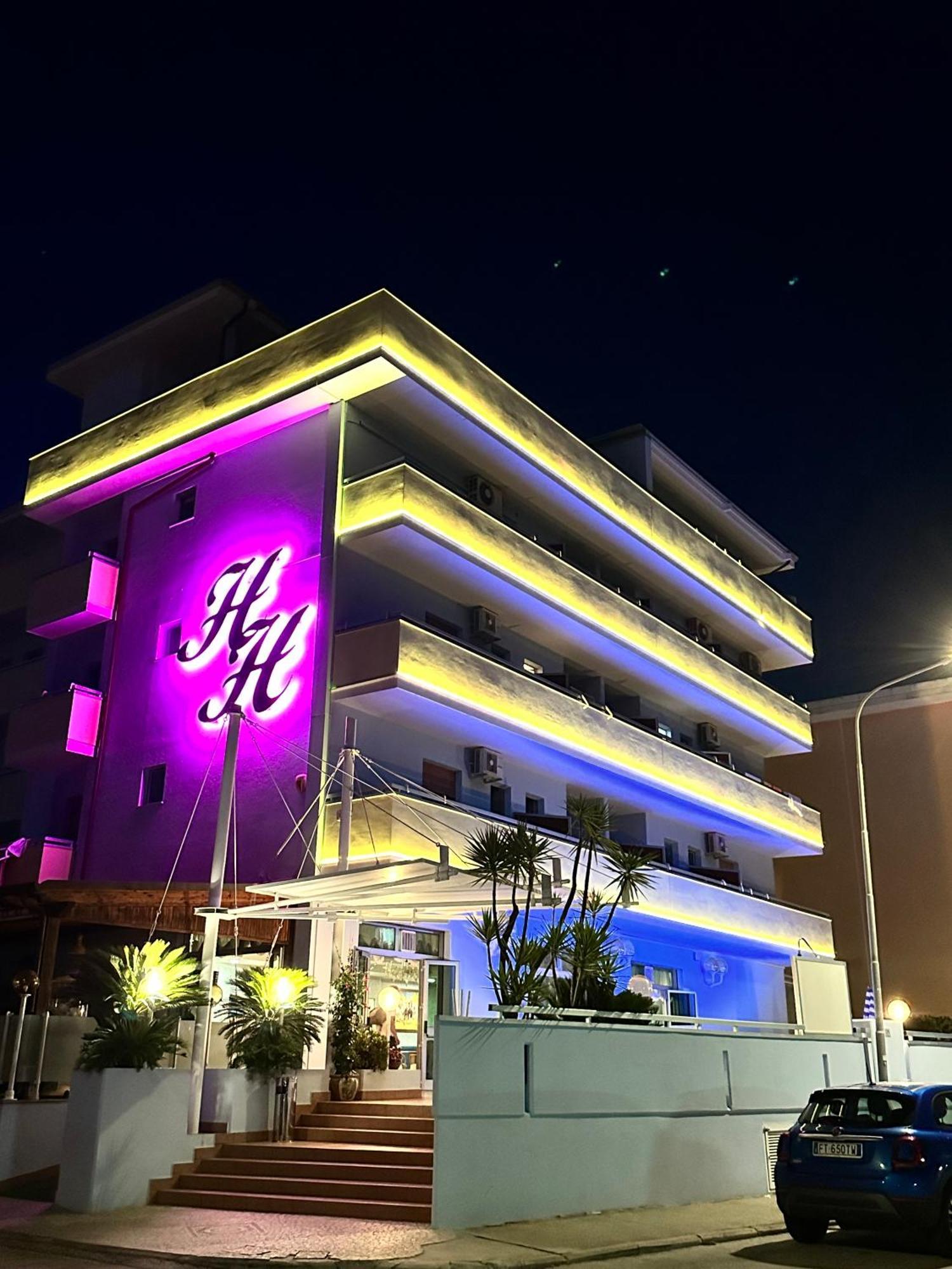 Hotel Holiday Мартинсикуро Екстериор снимка