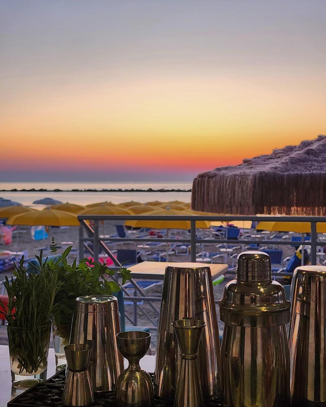 Hotel Holiday Мартинсикуро Екстериор снимка