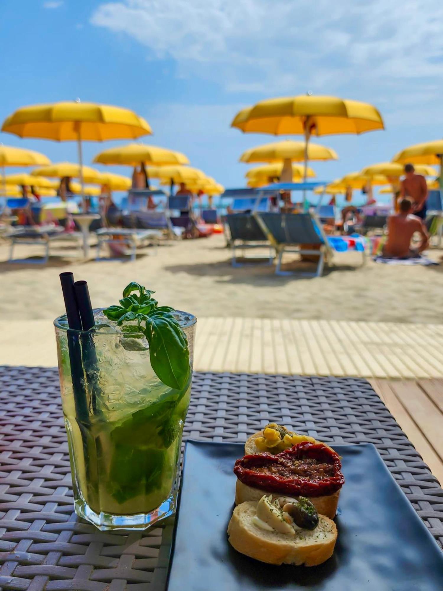 Hotel Holiday Мартинсикуро Екстериор снимка