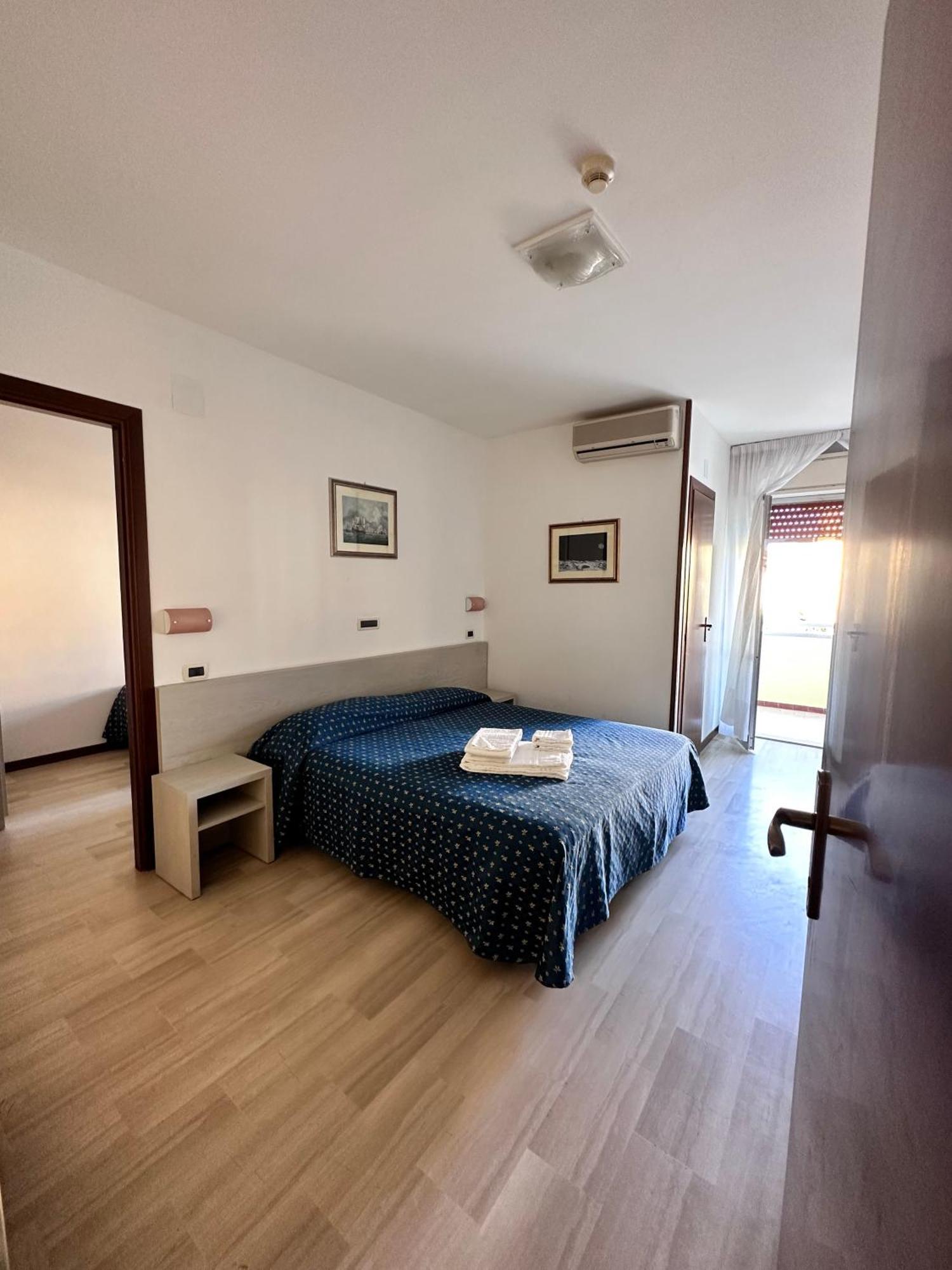 Hotel Holiday Мартинсикуро Екстериор снимка