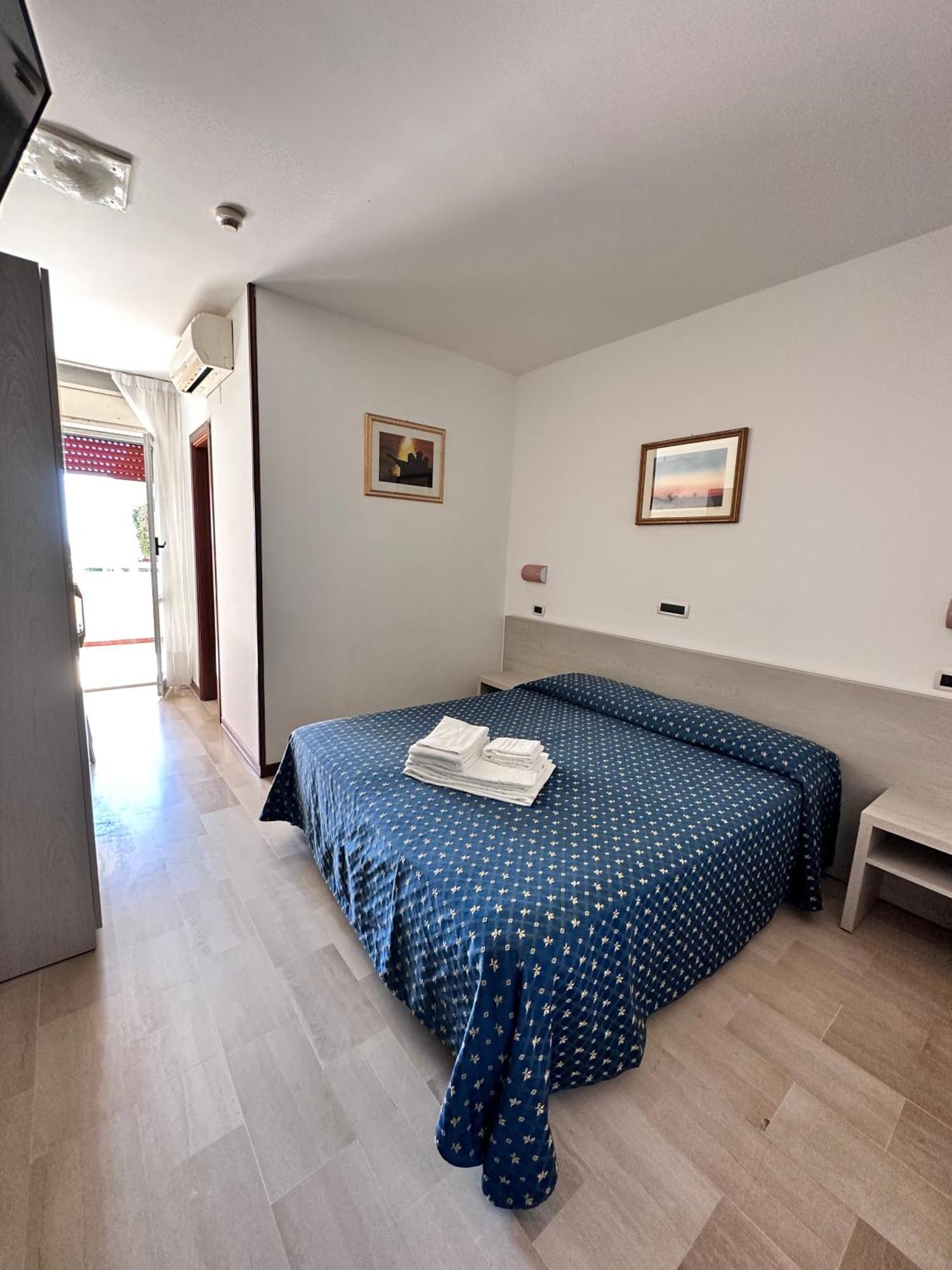 Hotel Holiday Мартинсикуро Екстериор снимка