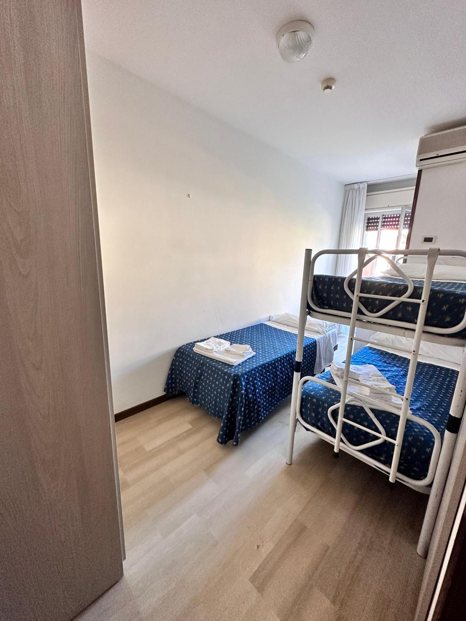 Hotel Holiday Мартинсикуро Екстериор снимка