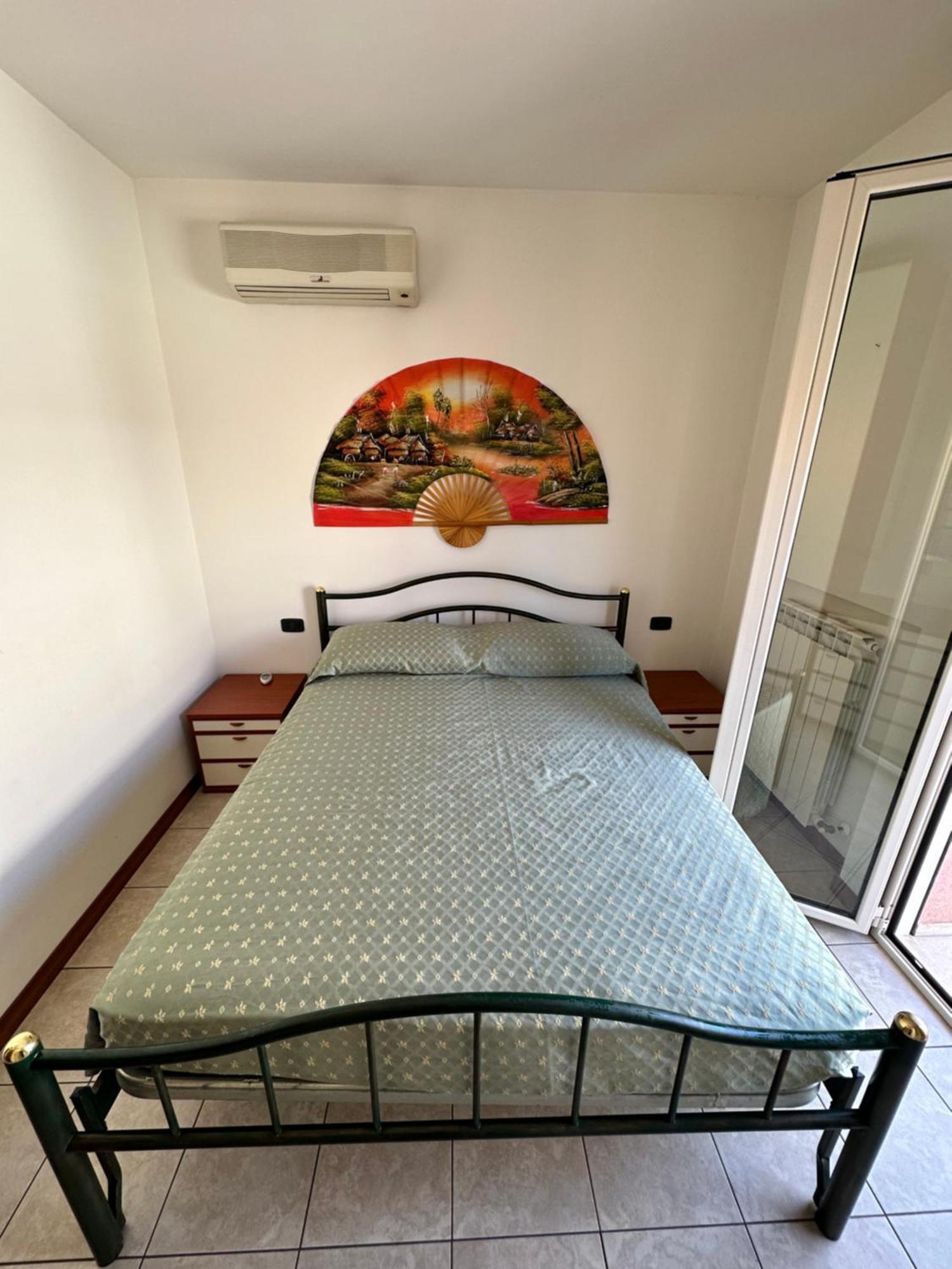 Hotel Holiday Мартинсикуро Стая снимка