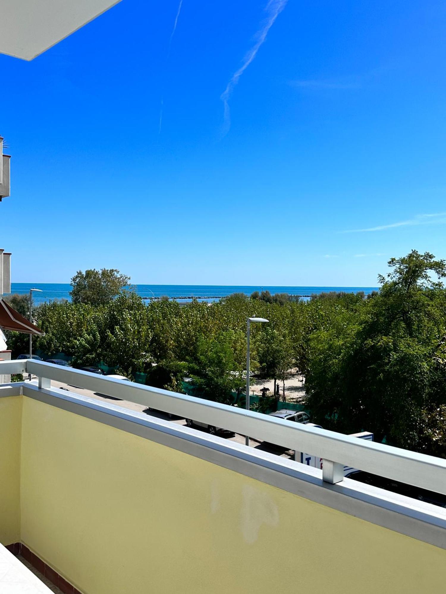 Hotel Holiday Мартинсикуро Екстериор снимка